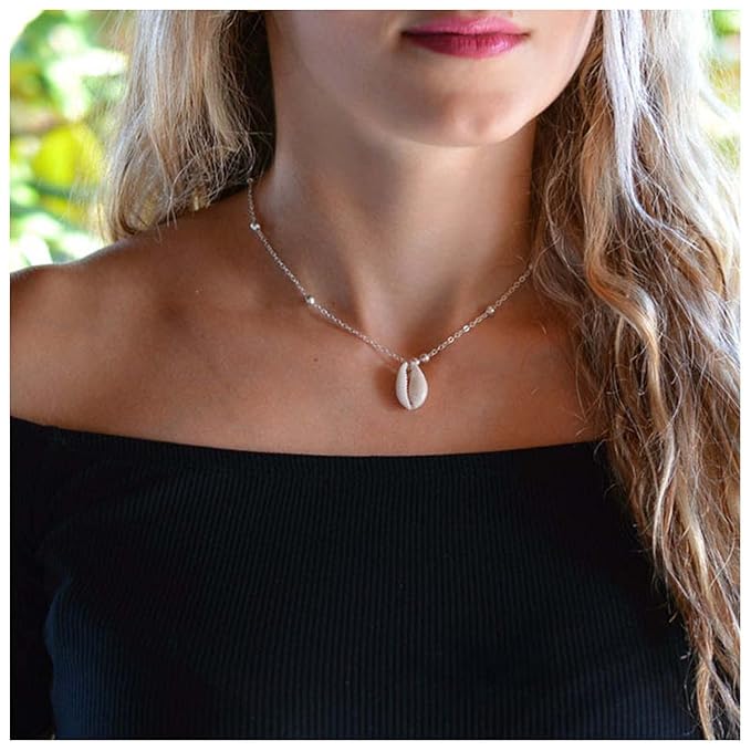Bohemia Sea Shell Choker Necklace Natural Shell Pendant Necklace Minimalist Cowrie Necklace Silver Satellite Chain Necklace Jewelry for Women and Girls