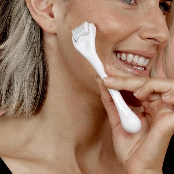 ROSELYNBOUTIQUE Derma Roller for Hair Beard Facial Skin Face 540 Microneedles At-Home Beauty Instrument White Holiday Gift for Men Women